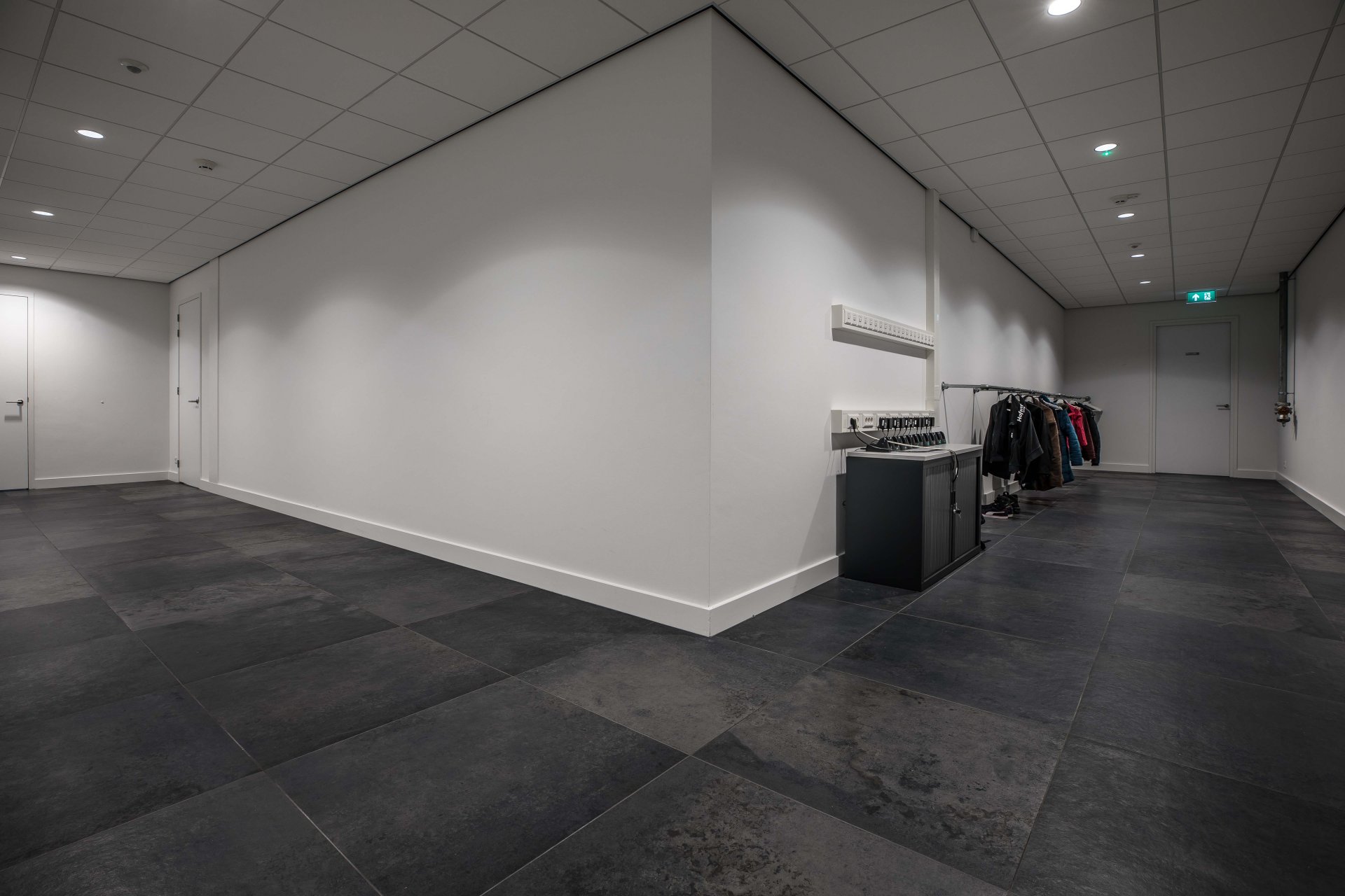 Feinsteinzeug Hofman Tierpflege, Eneter, Olanda BW%20HR%20Reggetegels%20Animal%20Care-5789 - Ceramica del Conca