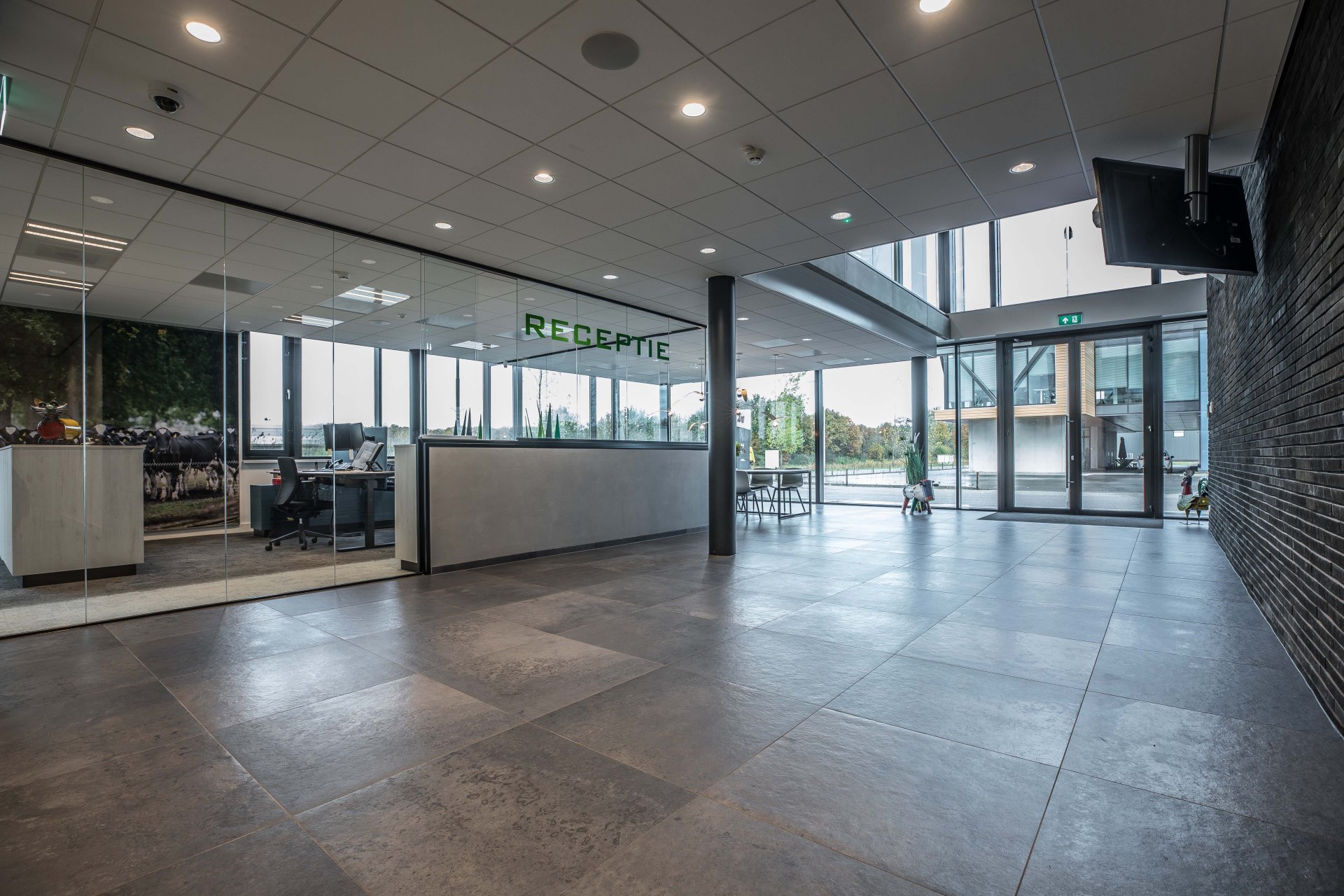 Feinsteinzeug Hofman Tierpflege, Eneter, Olanda BW%20HR%20Reggetegels%20Animal%20Care-5791 - Ceramica del Conca