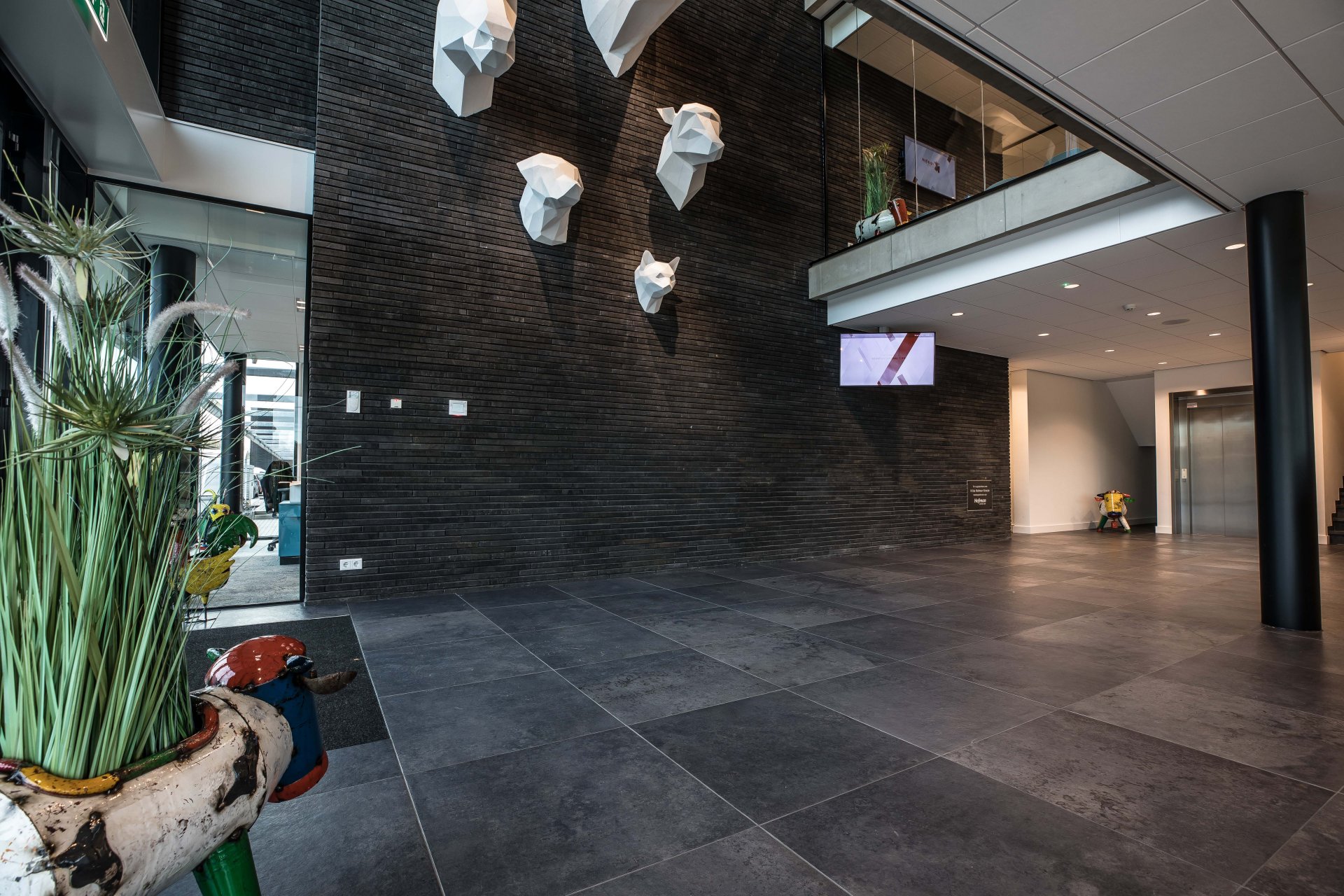 Feinsteinzeug Hofman Tierpflege, Eneter, Olanda BW%20HR%20Reggetegels%20Animal%20Care-5797 - Ceramica del Conca