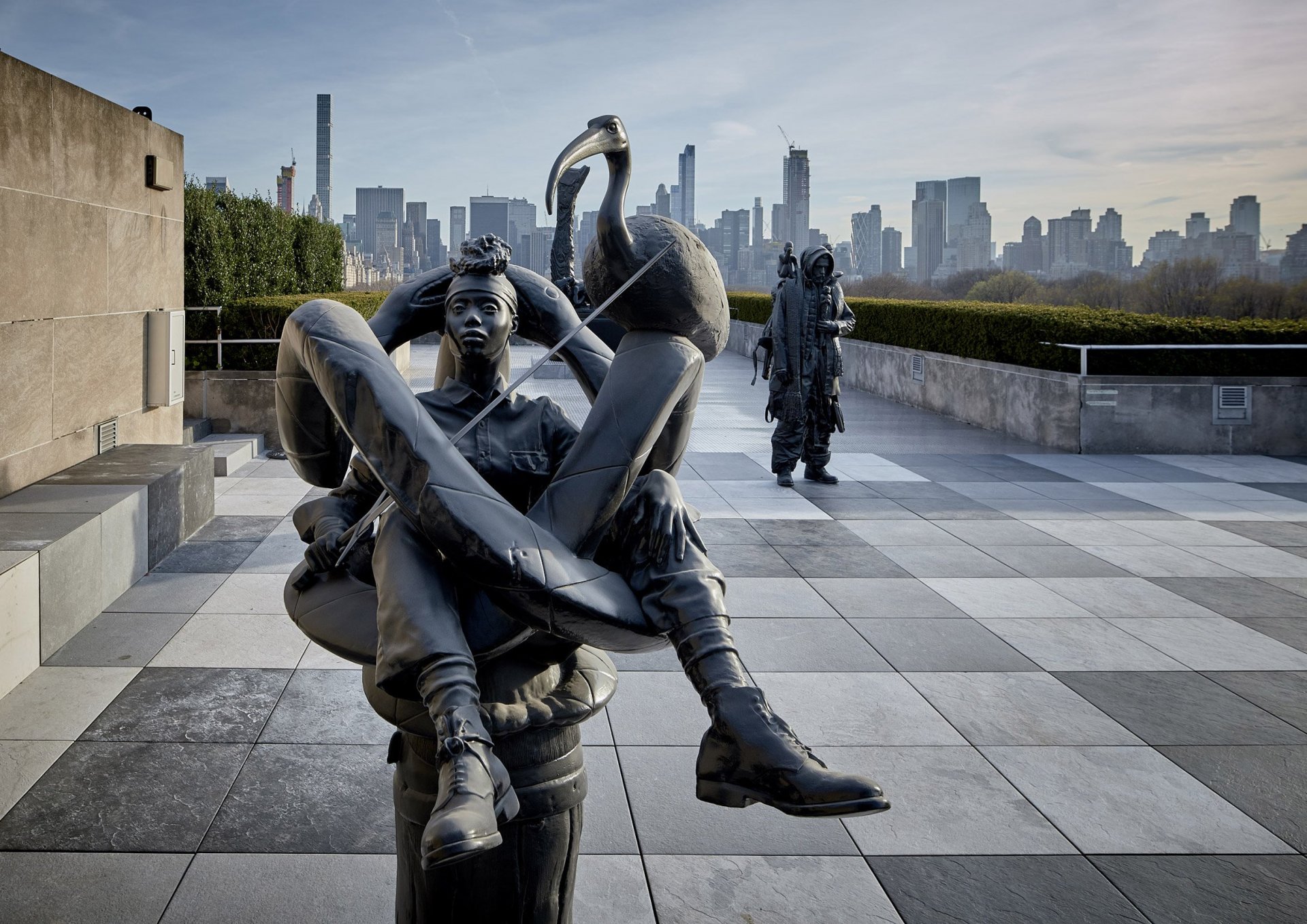 Grès Cérame Metropolitan Museum of Art, New York theater-of-disappearance-adrian-villar-rojas-roof-garden-commission-sculpture-installation-metropolitan-museum-of-art_dezeen_8 - Ceramica del Conca