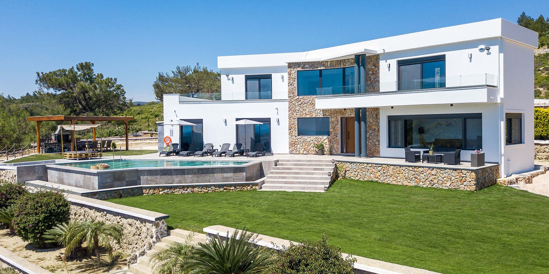 Porcelain Stoneware VILLA INDIRA RHODES, Rhodes, Greece Villa_Indira_Climb_Top_1920x960_01 - Ceramica del Conca