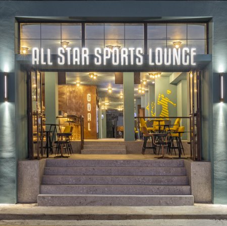 All Star Sports Louge, pour un coucher de soleil sur la mer et la Ligue des champions foto - Ceramica del Conca