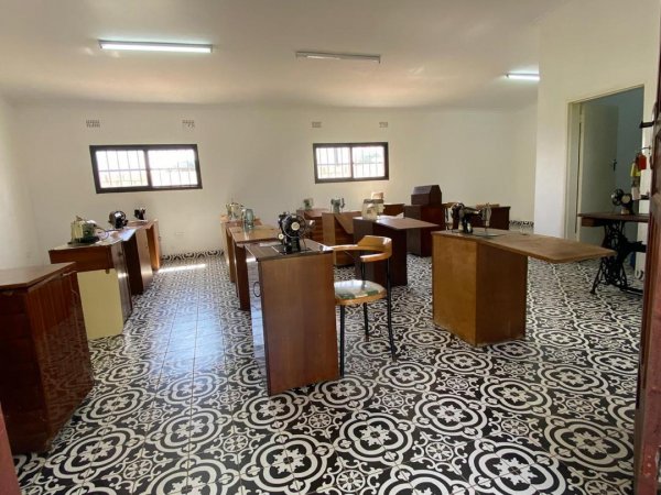 En Zambie, un atelier de couture est un mod&egrave;le de d&eacute;veloppement durable Zambia%20scuola%20cucito%203%20copy%201 - Ceramica del Conca