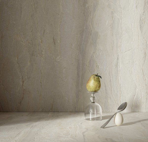 Il bianco sublime di Cloud Dancer Pantone 2026 Del_Conca_Marble_Edition_White_Paradise_Light_Still_Life_01-1 - Ceramica del Conca
