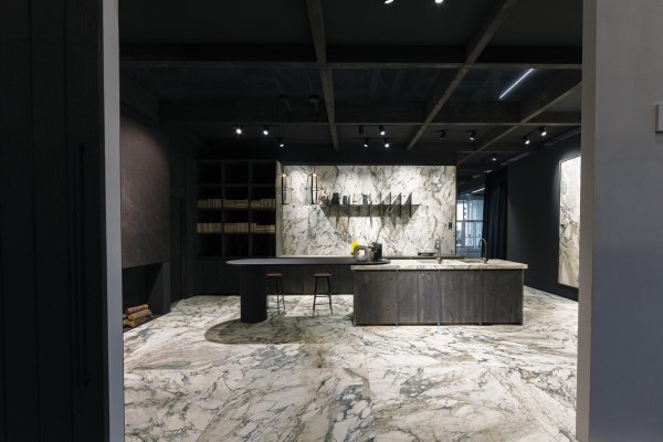 La collezione Dinamika Marble Edition protagonista a Cersaie 2023 CERSAIE%20%20(14)-1 - Ceramica del Conca