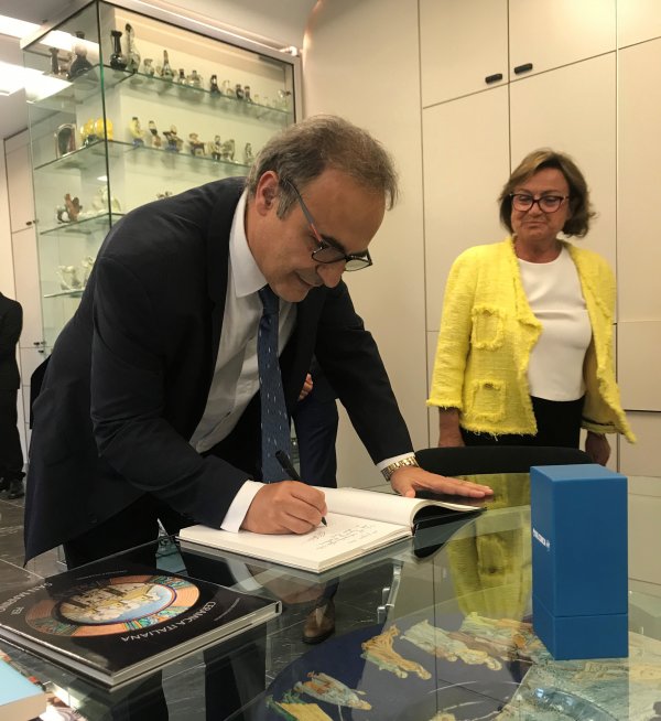 Il Sottosegretario italiano agli Esteri Ricardo Merlo in visita alla Ceramica Faetano foto%202 - Ceramica del Conca