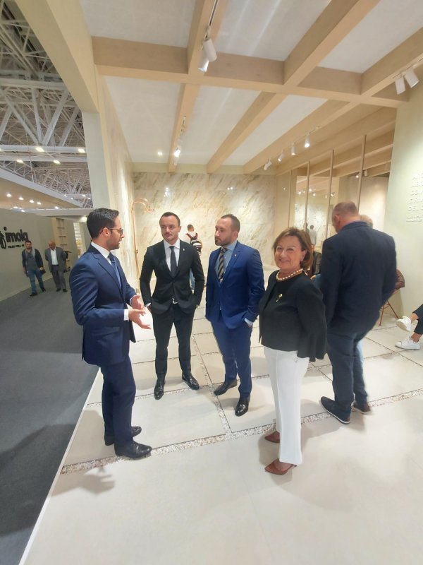Il Segretario di Stato per l'Industria Fabio Righi in visita a Cersaie 2022 segretario%20Righi%20(2) - Ceramica del Conca